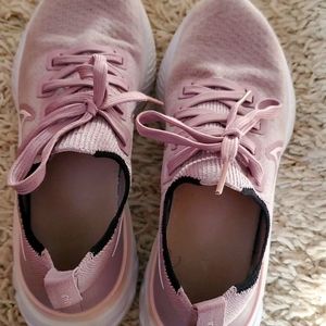 Nike size 6.5 pink/mauve react good condition
